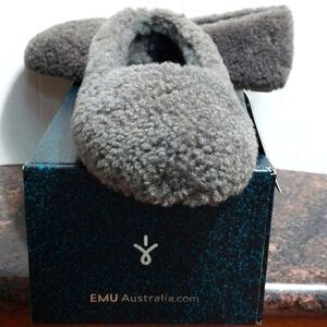 EMU SLIPPERS...SIZE 10...NEW...AUSTRALIA MADE.